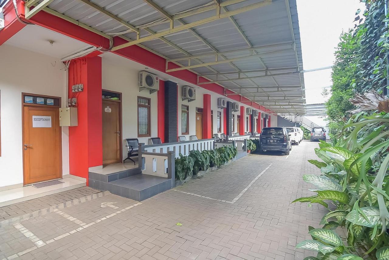 Hotel RedDoorz near IPDN 2 Sumedang Zewnętrze zdjęcie